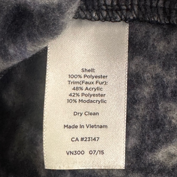 TALBOTS Knit blue and white snowflake fleece lined vest SP - Picture 6 of 6